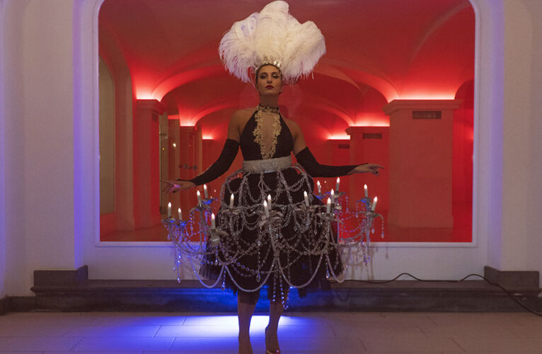 LIVING-CANDELABRA-ANIMAZIONE-FESTE-OPERA-CIRCUS-ANIMATIONS-JANE-GROTA-DA-CRUZ-1